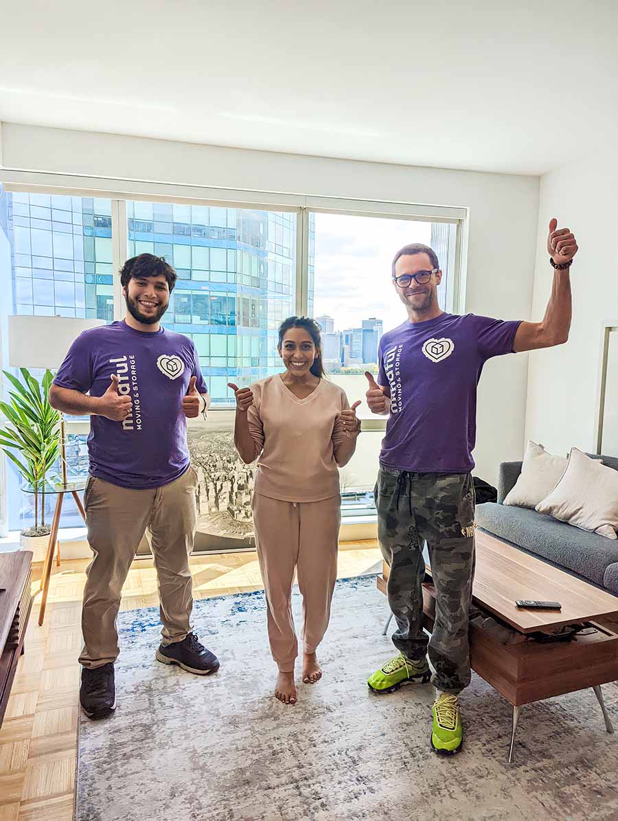 mindful-moving-day long-distance movers team with a client giving thumbs up